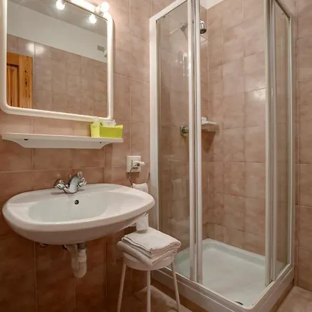 Hotel Petit Foyer 2*